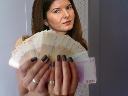 Doamna ministru ne arata arogant banii de la MTS